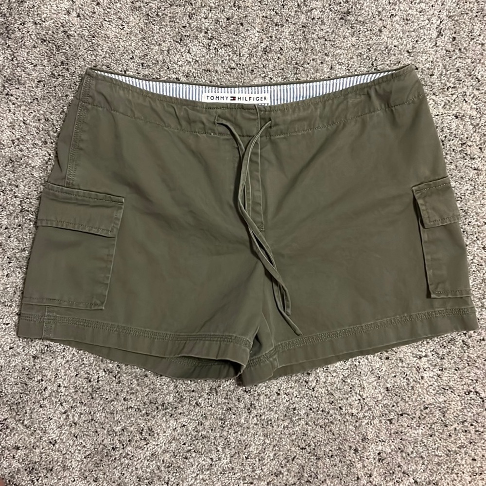 Tommy Hilfiger army green short, women’s size 2